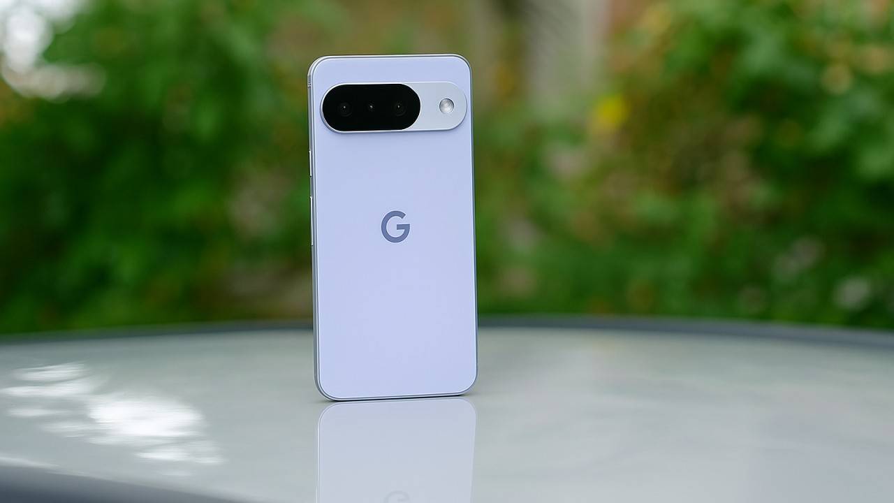Google Pixel 10 Pro urban scroll