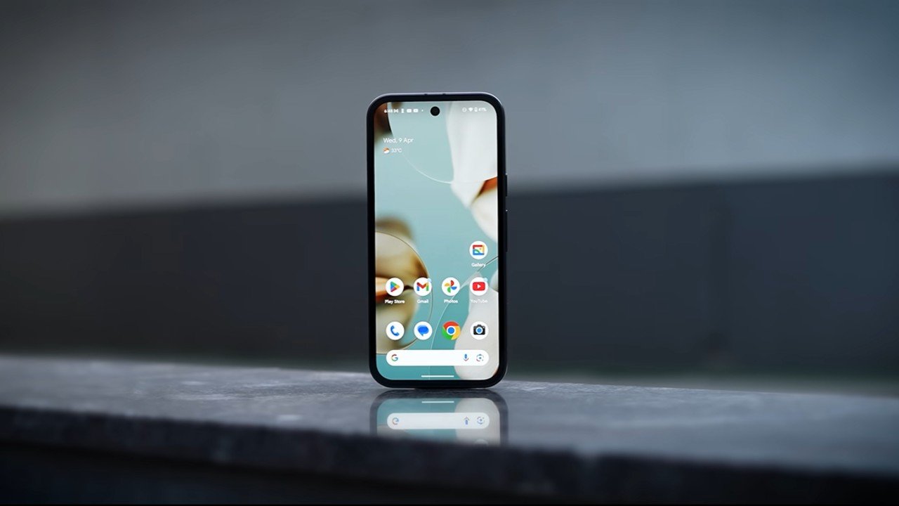 Google Pixel 9a urban scroll