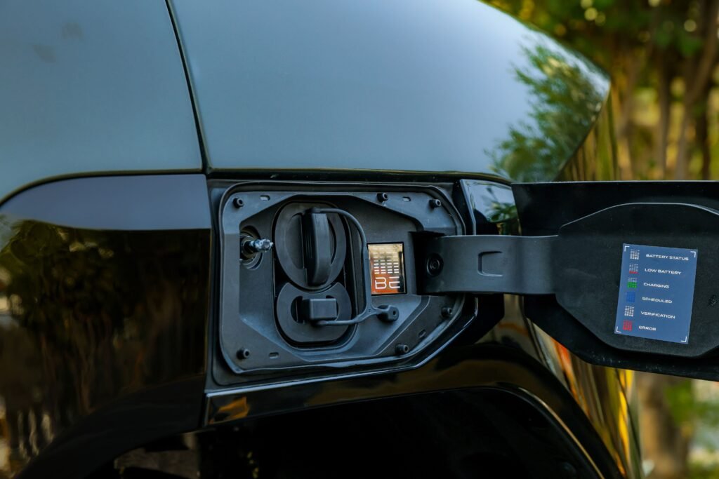  Mahindra XEV 9e urban scroll